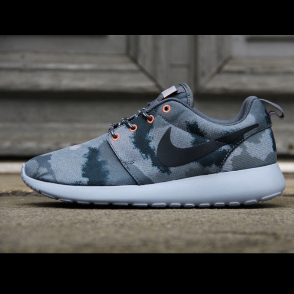 Nike Roshe Run - Picture 2 of 8